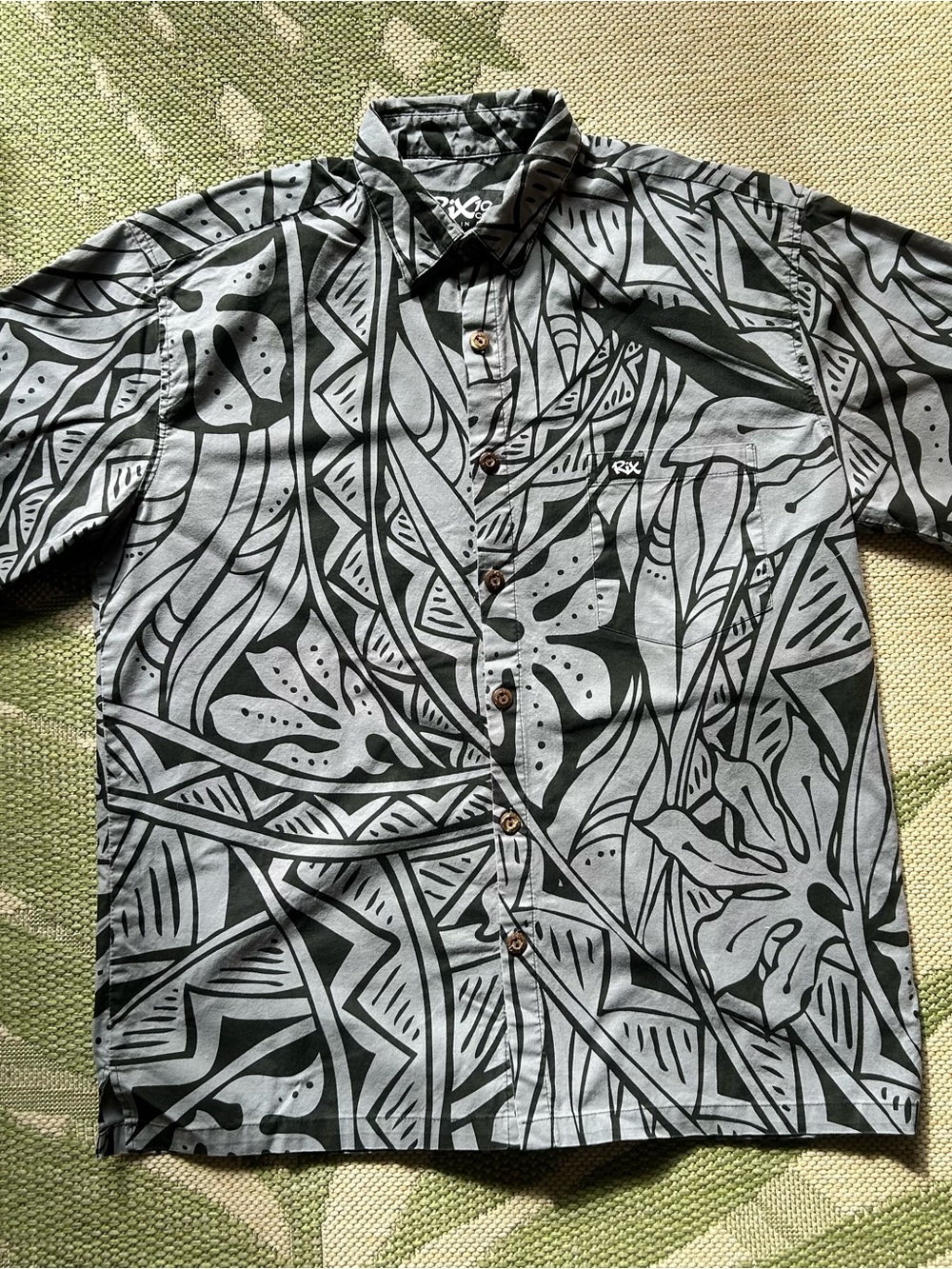 RIX Black & Gray Short-Sleeve Button-Down Aloha Shirt
